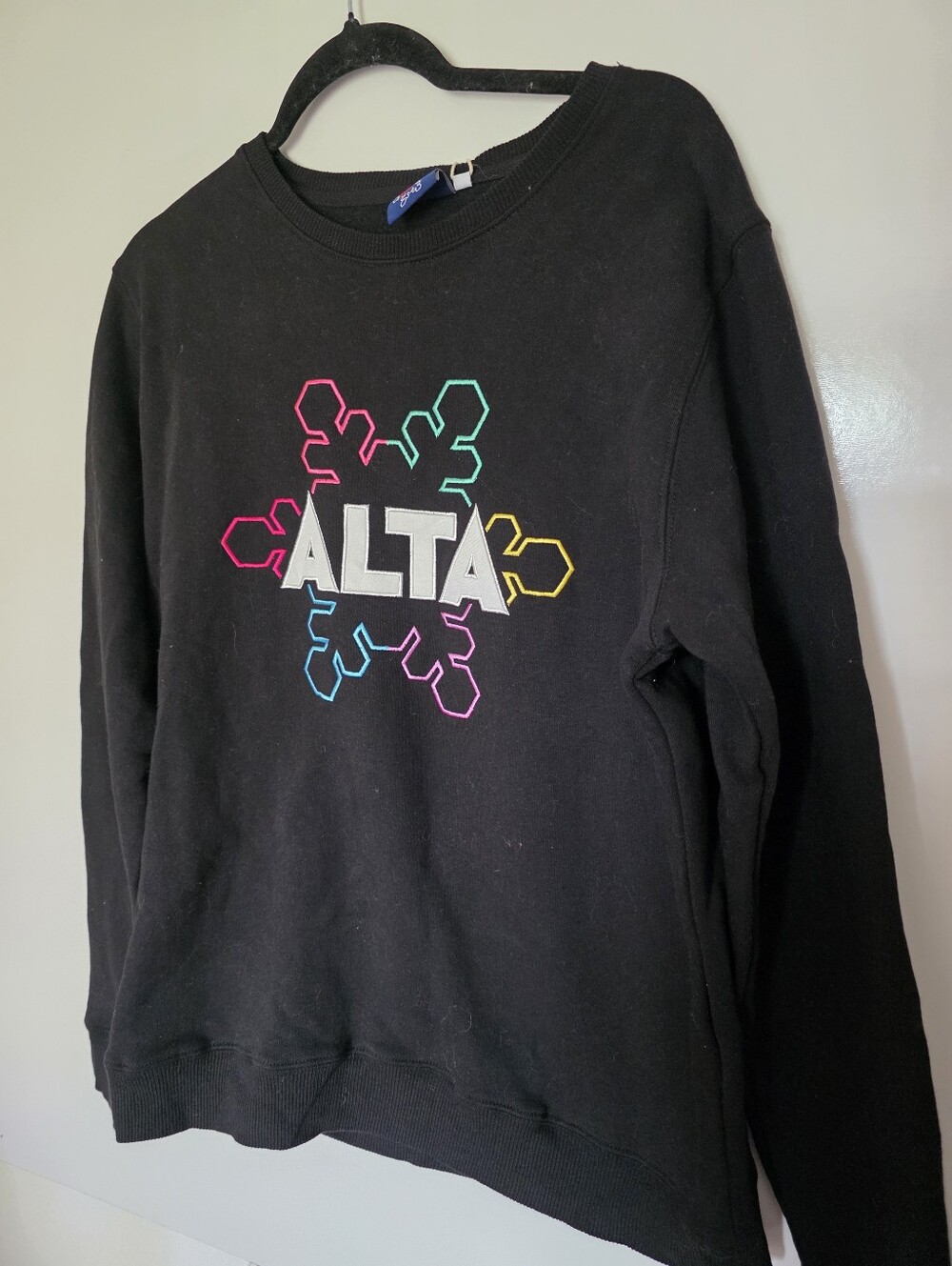 Alta Embroidery Retro Snowflake Long Sleeve Ski Resort Black Crewneck Sweatshirt